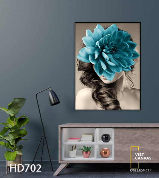Tranh Cô Gái Và Đóa Hoa Xanh - HD702
