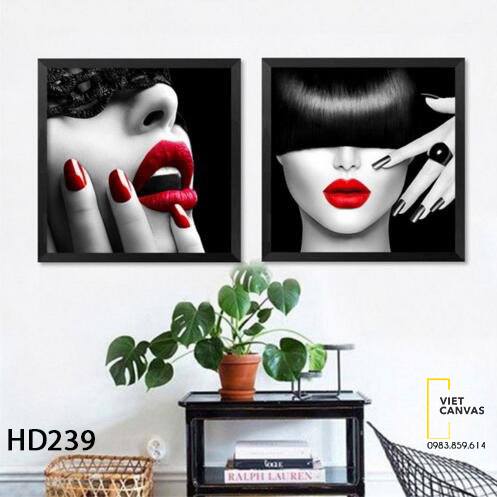 Bộ 2 Tranh Cô Gái Với Bờ Môi Quyến Rũ - HD239