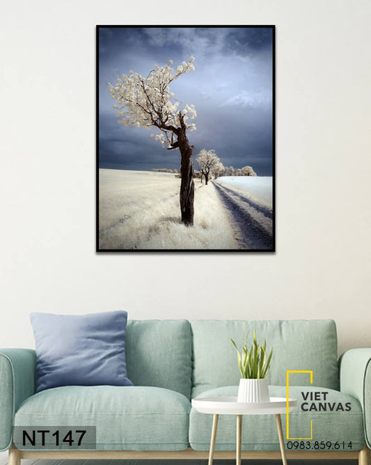 Tranh Cây Hoa Giữa Đồng Cỏ Trắng Tuyết - NT147
