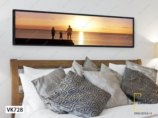 Tranh Gia Đình Hạnh Phúc Bên Ánh Hoàng Hôn - VK728