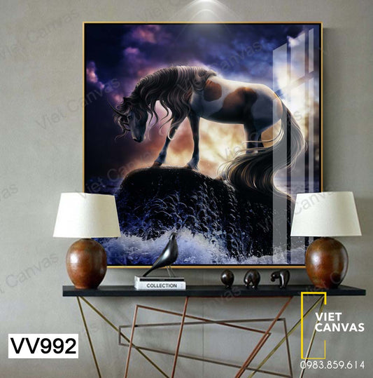 Tranh Chú Ngựa Đứng Trên Đỉnh Núi - VV992